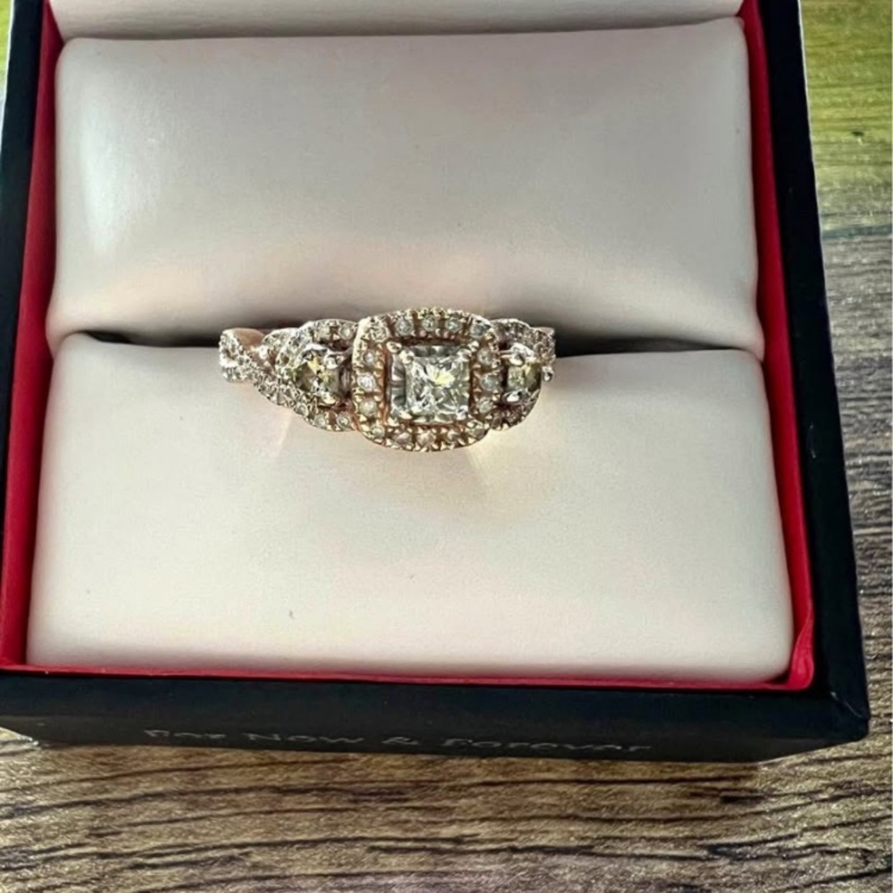 Elegant Gold and Silver Women's Ring